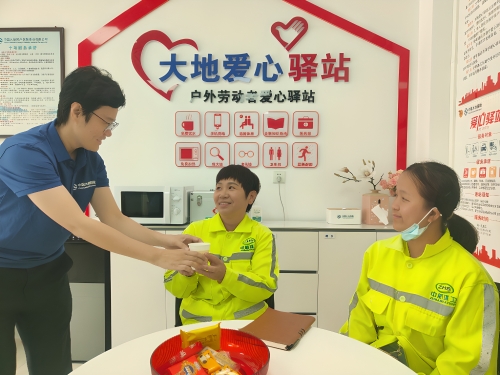 公司同步啟用32家“戶(hù)外勞動(dòng)者愛(ài)心驛站” 構筑新時(shí)代民生服務(wù)網(wǎng)絡(luò ) (3)